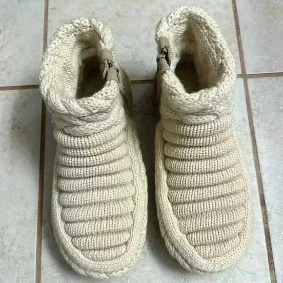 Size 9 Ugg Natural Beige Classic Mini Chunky Knit Boots - Picture 14 of 14